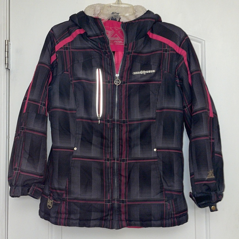 Zero xposure girls coat. In great condition, very warm. Size 10/12 medium